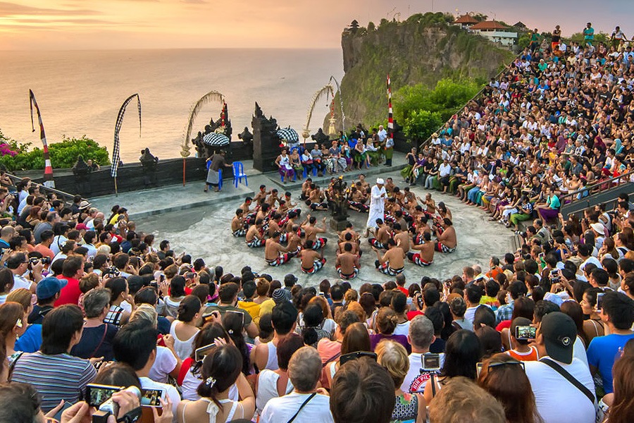 Tur Pura Tanah Lot dan Pura Uluwatu Paket Perjalanan 